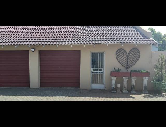 4 BEDROOM HOUSE FOR SALE IN STRUBENSVALLEI